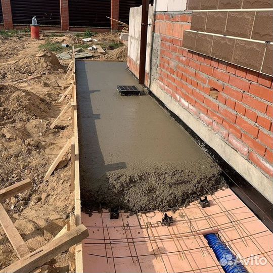 Заливка отмостки