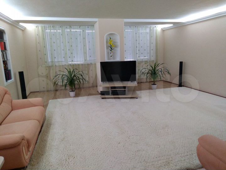 3-к. квартира, 120 м², 10/15 эт.