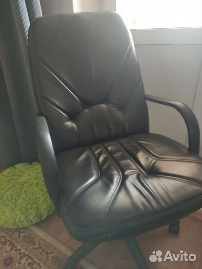 Офисное кресло