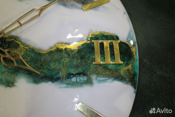 Часы настенные из эпоксидной смолы