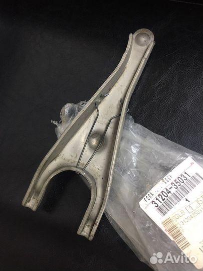 Вилка сцепления toyota hiace/fortuner/tundra/4R