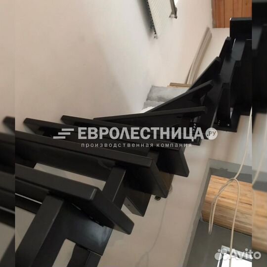 Лестница на второй этаж металлическая