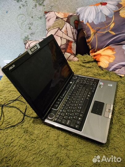 Ноутбук asus