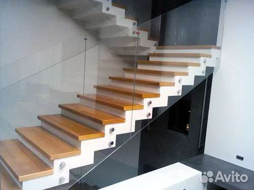 Стеклянное ограждение лестницы