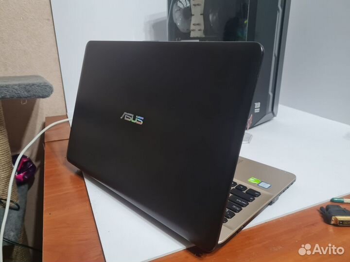 15.6 asus K541U (I3-7100U/ 4GB/ GT 920MX 2GB)