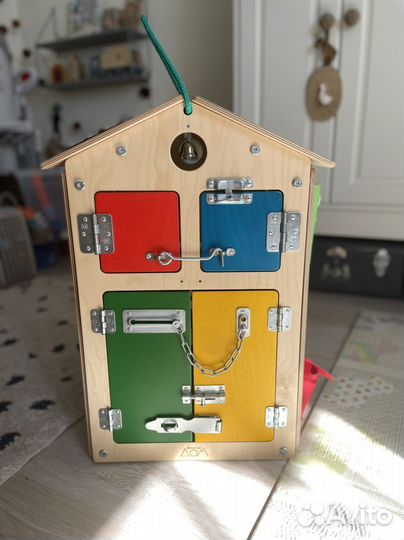 Бизиборд занятный дом