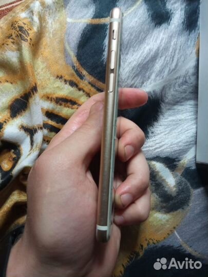 Телефон iPhone 6s