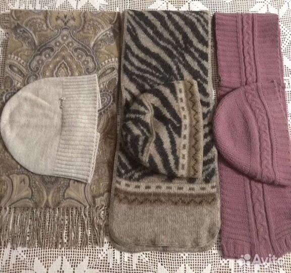 Комплект шапка и шарф и шапочка