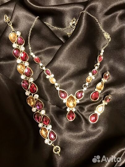 Серьги,колье,браслет со стразами