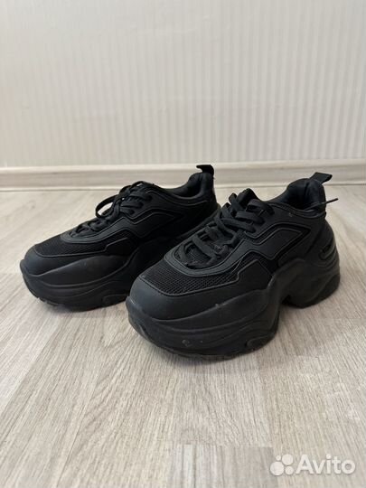 Кроссовки женские