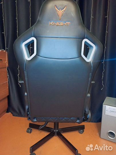 Компьютерное кресло knight outrider черный