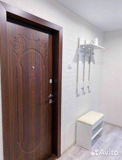 Вешалка настенная в прихожую