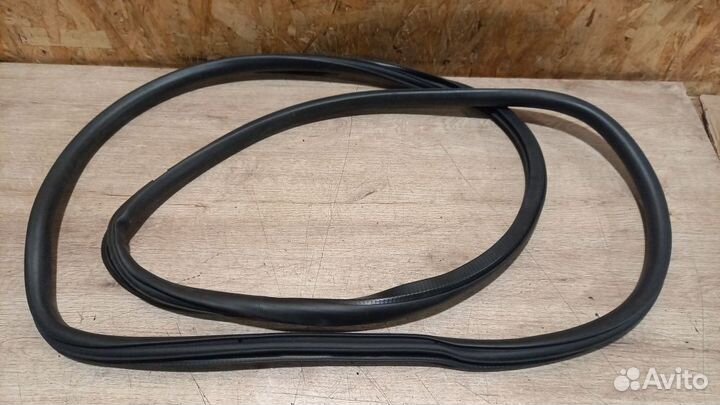 Уплотнитель проёма передней двери Skoda Octavia a5