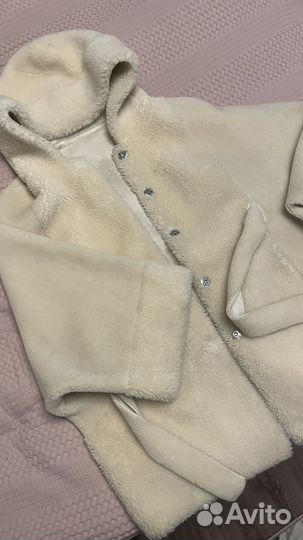 Шуба из овечьей шерсти с капюшоном