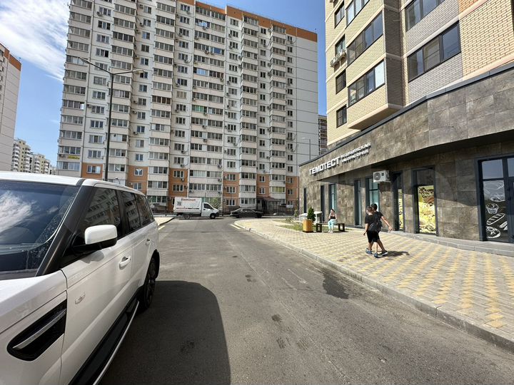 Торговая площадь ЖК квартет, 52.5 м²