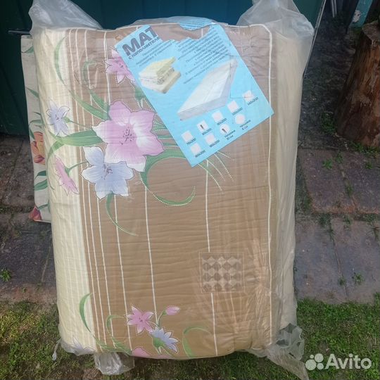Продам матрас и наматрасники новые