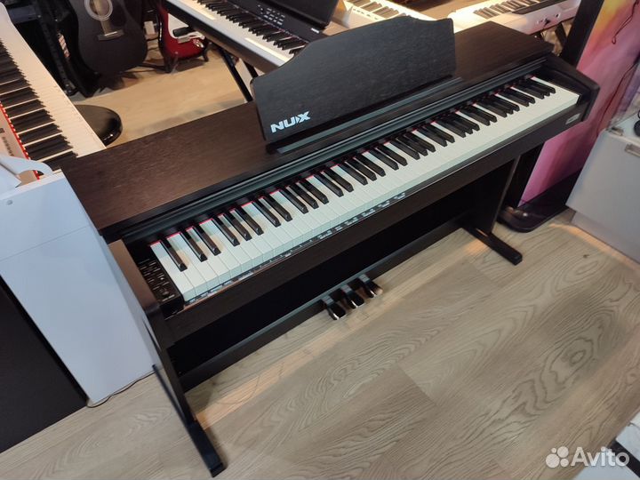 Корпусное цифровое пианино для дома