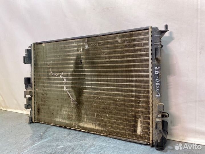 Радиатор охлождения Renault Logan