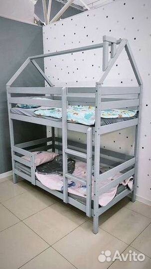 Детская двухъярусная кровать