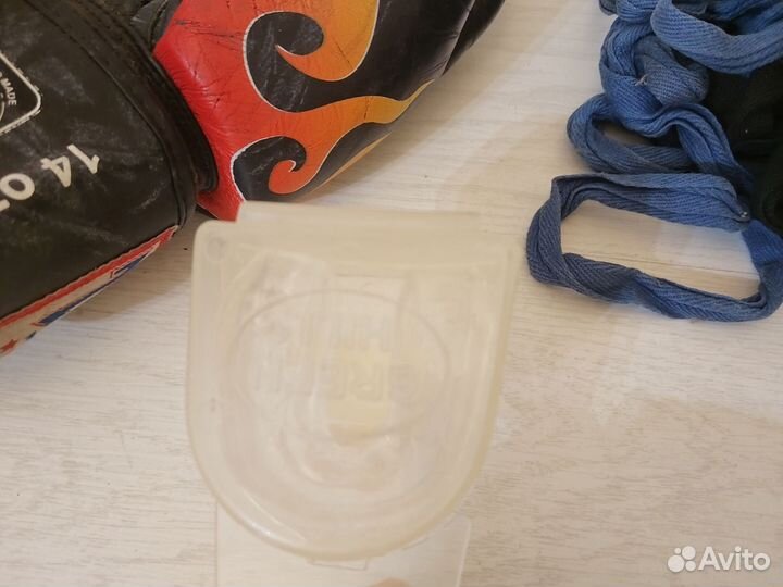 Боксерские перчатки 14 oz Twins Special