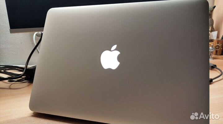 MacBook Air 13 2015 8/128 с дефектом