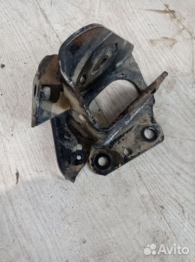 Кронштейн крепление балки Nissan qashqai J11 Прав