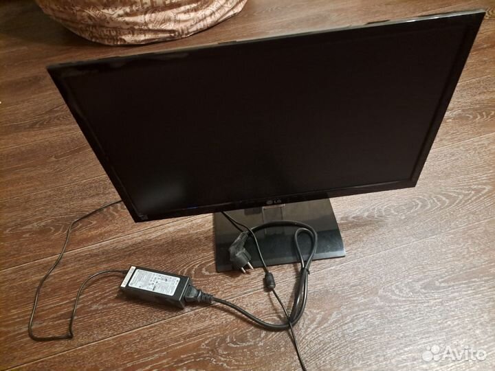 Монитор lg 22