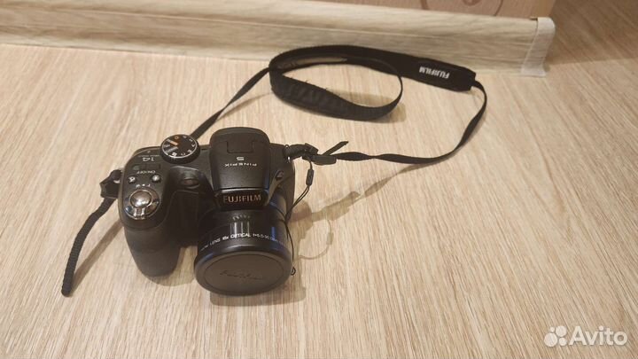 Зеркальный фотоаппарат Fujifilm FinePix S2950