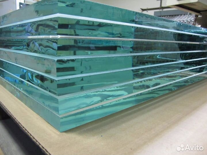 Стекло лобовое Caterpillar