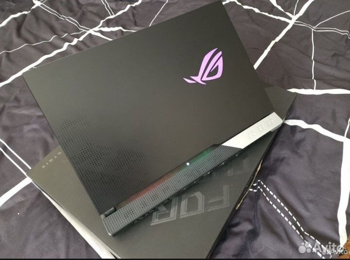 Asus rog strix scar 15