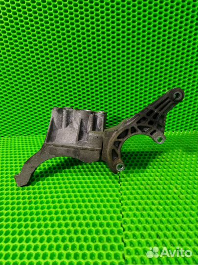 Кронштейн Volkswagen Touareg NF 7P5 crca 2013