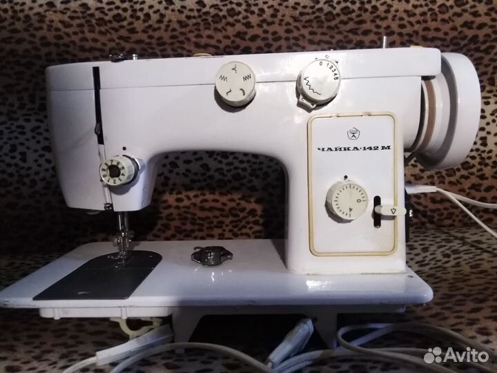 Швейная машинка Чайка 142м