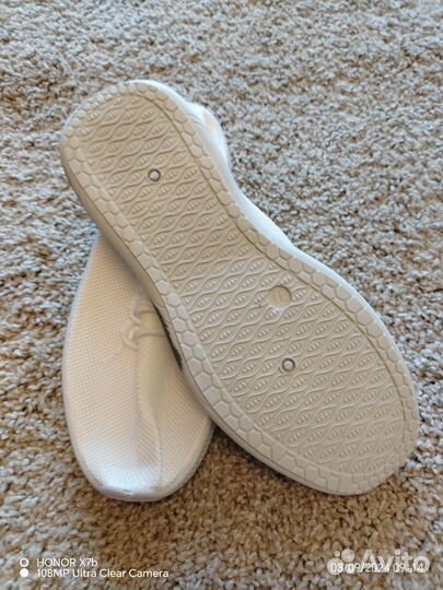 Кроссовки 42 размера (новые)