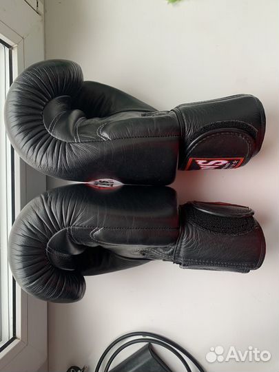 Боксерские перчатки 16 oz twins