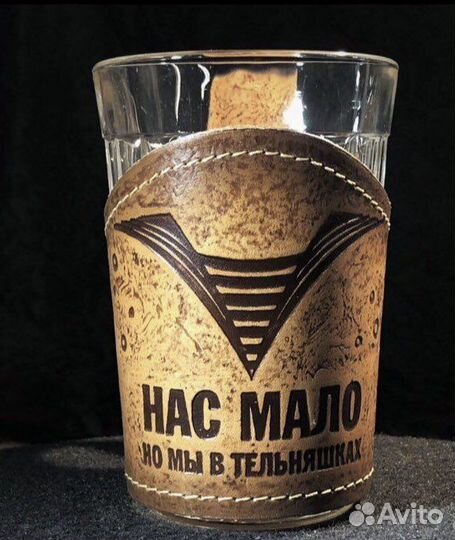 Граненый стакан в кожаном подстаканнике