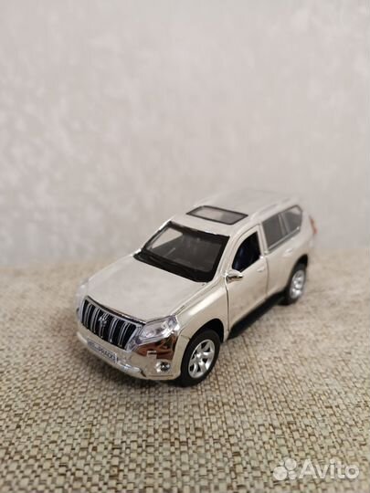 Модель автомобиля Toyota Land cruiser prado