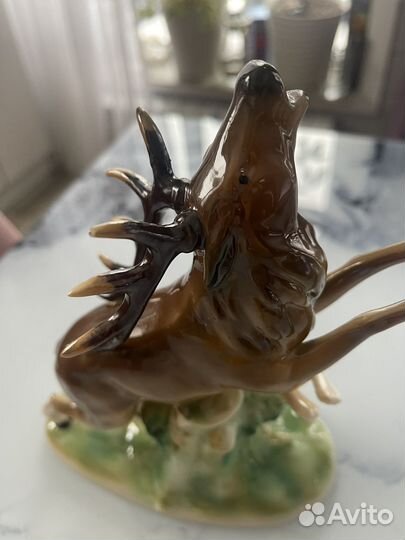 Охота на оленя фарфоровая статуэтка