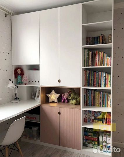 Книжный шкаф