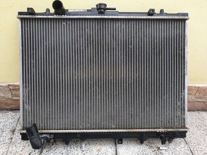 Радиатор охлаждения mitsubishi pajero montero 2005