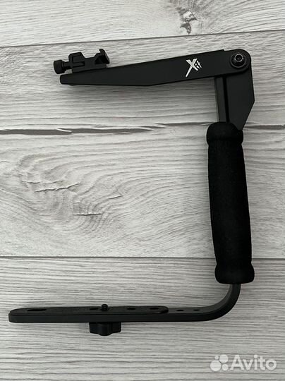 Кронштейн-держатель камеры и вспышки