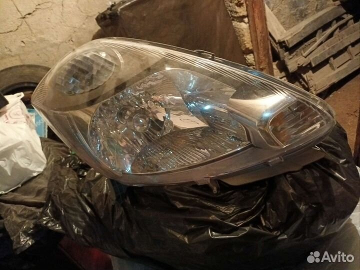 Фара Toyota Passo, правая передняя Daihatsu Boon