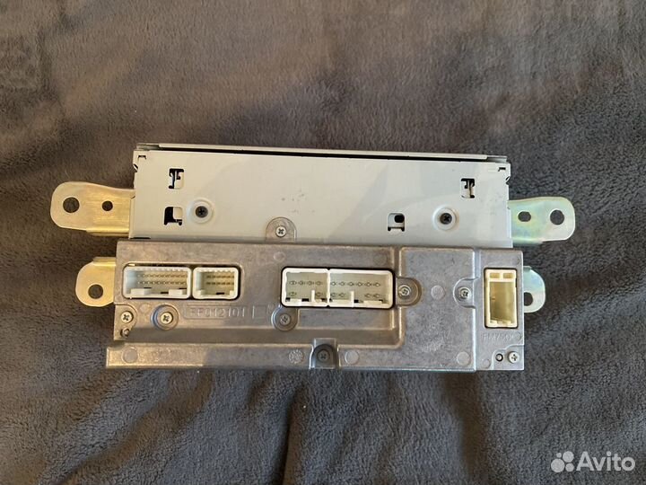 Оригинальная магнитола Toyota Verso