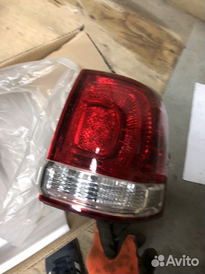 Ленд Крузер 200 фонарь задний 2011 г.в