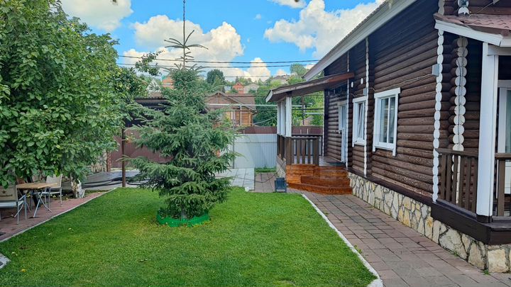 Дом 220 м² на участке 5 сот.