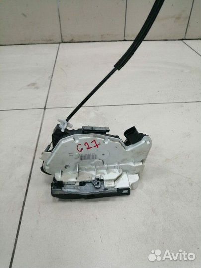 Замок двери задней левой Skoda Fabia