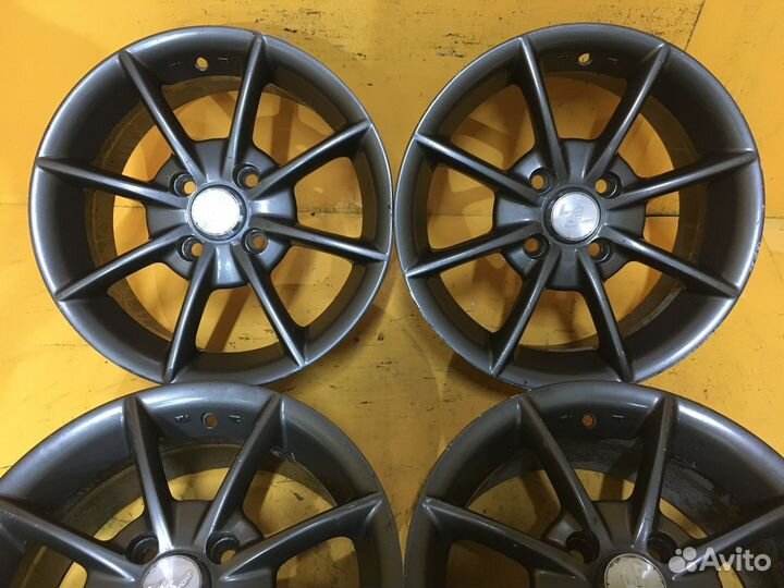 Есть трещина. 4 шт. Диски Light Sport ZW217- R14