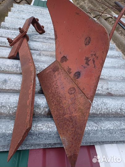 Плуг и кронштейн для мотоблока