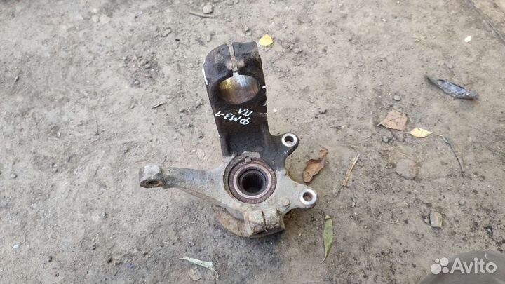 Поворотный кулак левый Ford Mondeo 3