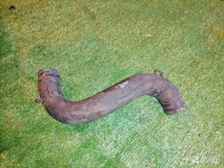 Патрубок охлаждения (радиатора) MR571275 верхний M