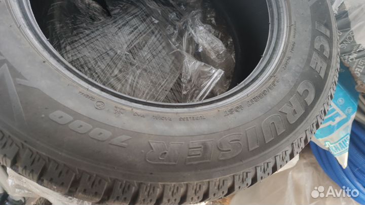 Bridgestone Ice Cruiser 7000 235/65 R17